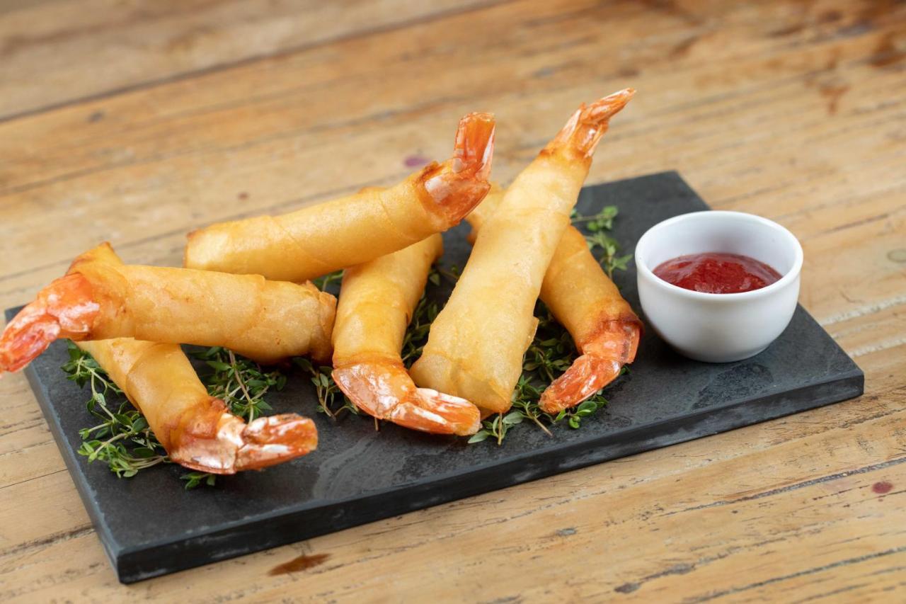 래디슨 호텔 포르투 알레그레 포르투알레그리 외부 사진 Shrimp spring rolls